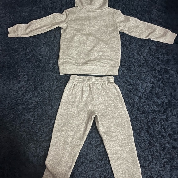 Nike 2 piece jogger set - Picture 2 of 2